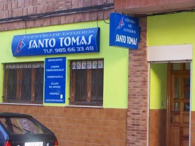 Centro de Estudios Santo Tomás - San Martin del Rey Aurelio