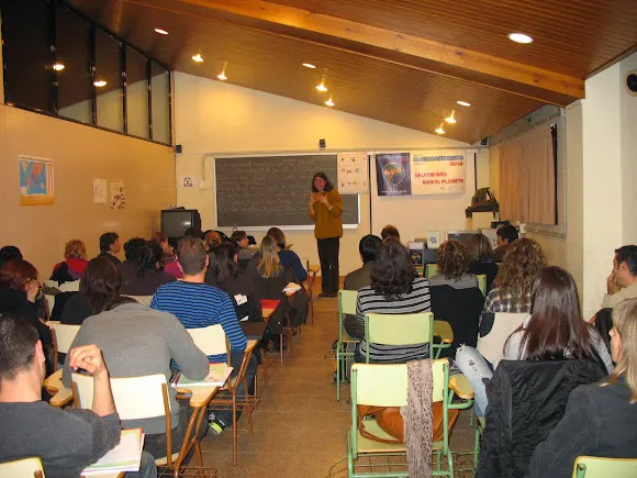 Centre de Formació d'Adults Les Bernardes - Escuela de educación para adultos en Salt