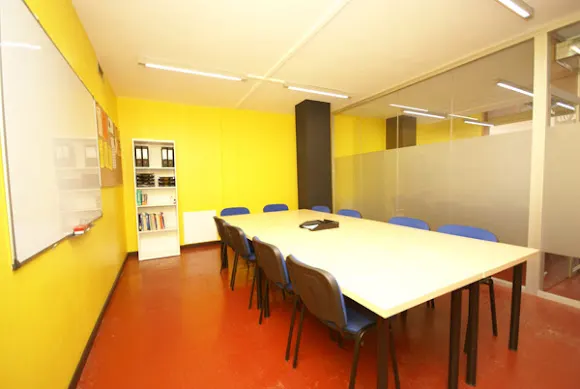 L' ACADÈMIA - cursos de formació per a joves i adults - Figueres