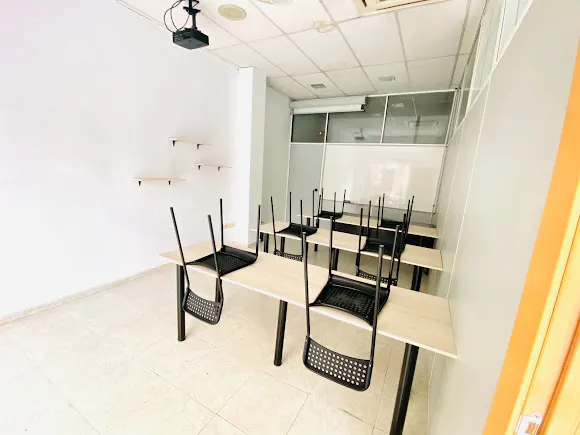 Academia F&L - Centro de formación en Granada