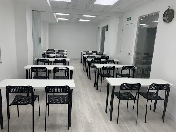 Brújula Centro de Estudios