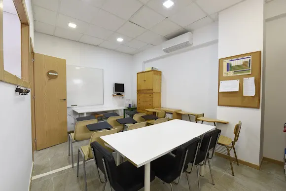 Academia Aluche. Centro de educación y estudios E y E