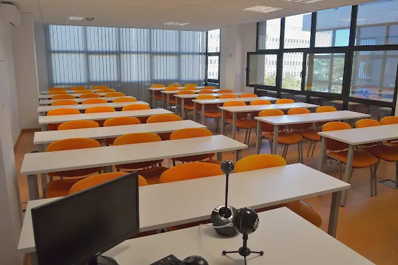 Academia Oposiciones Malaga - Pirandello Formación - Málaga