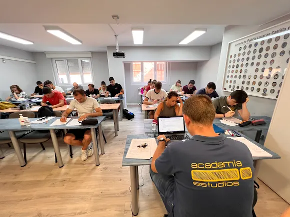 Academia iestudios | Academia universitaria y oposiciones de policía en Valladolid - Valladolid