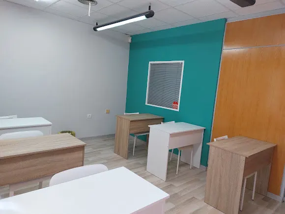 con! Rasmia Academia. Centro de estudios y apoyo educativo. - Zaragoza